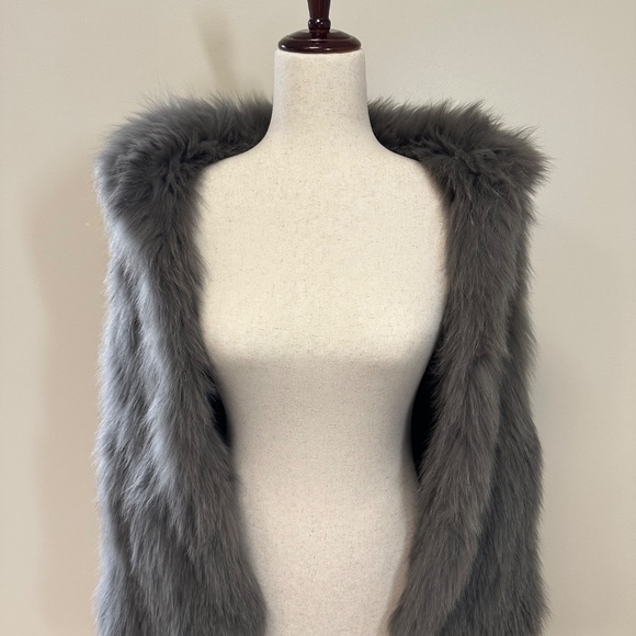 Theory Hanalee Genuine Fox Fur Vest - Picture 4 of 11